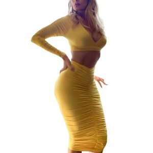 CHERRY MELLOW YELLOW RUCHED SET SZ. L NWOT